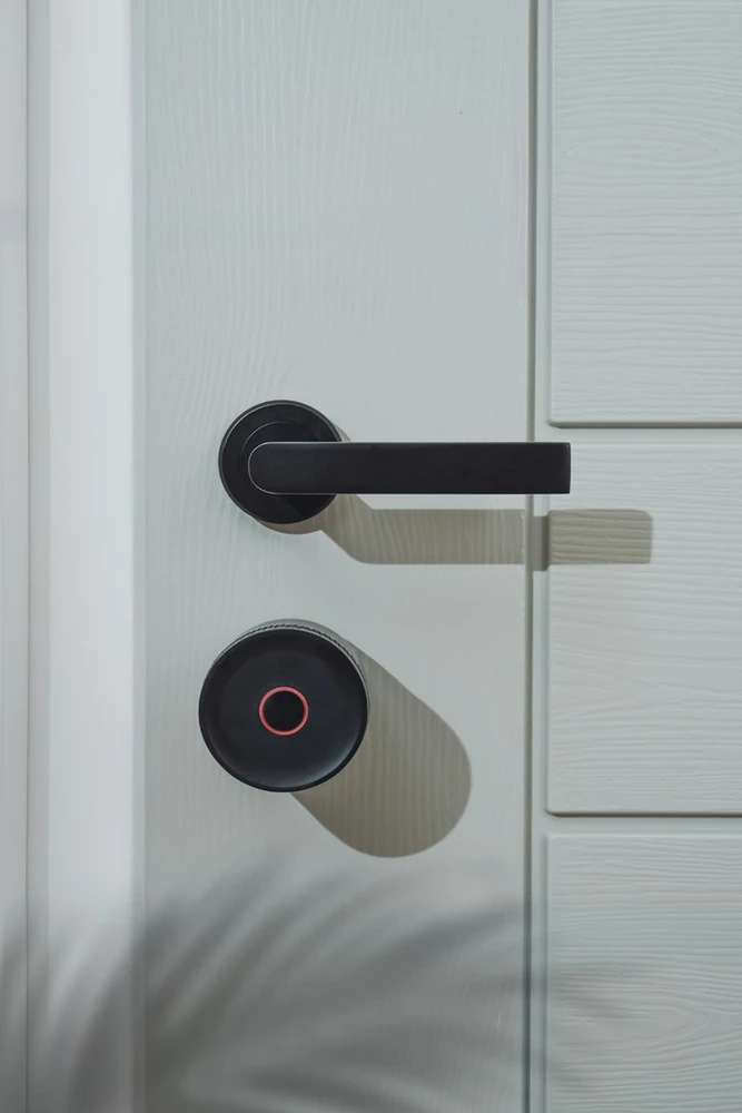 Yale Linus Smart Lock L2 Lite - išmanioji durų spyna Juodas