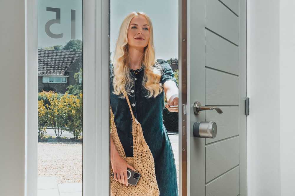 Yale Linus Smart Lock L2 Lite - išmanioji durų spyna Juodas