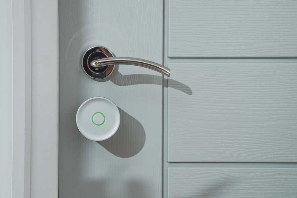 Yale Linus Smart Lock L2 Lite - išmanioji durų spyna Juodas