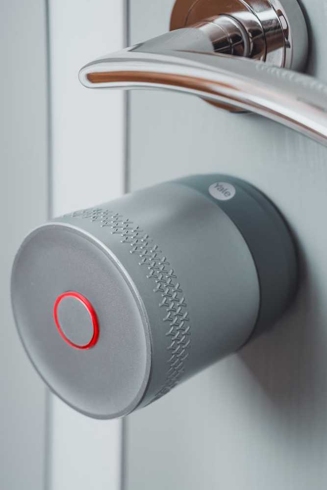 Yale Linus Smart Lock L2 Lite - išmanioji durų spyna Juodas