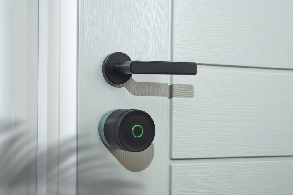 Yale Linus Smart Lock L2 Lite - išmanioji durų spyna Juodas