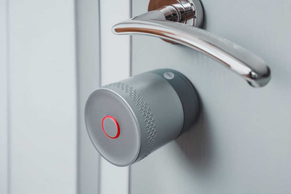 Yale Linus Smart Lock L2 Lite - išmanioji durų spyna Juodas