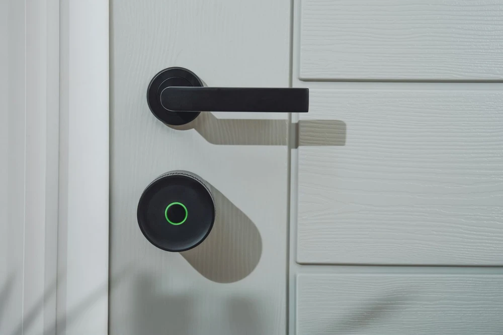 Yale Linus Smart Lock L2 Lite - išmanioji durų spyna Juodas