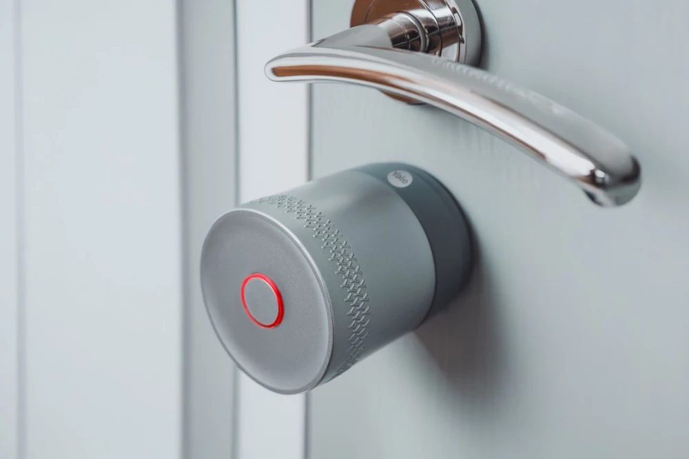 Yale Linus Smart Lock L2 Lite - išmanioji durų spyna (sidabrinė)