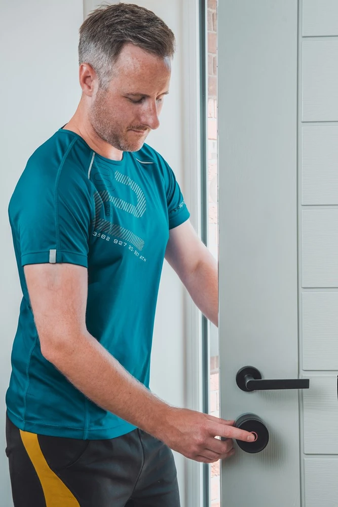 Yale Linus Smart Lock L2 Lite - išmanioji durų spyna Juodas