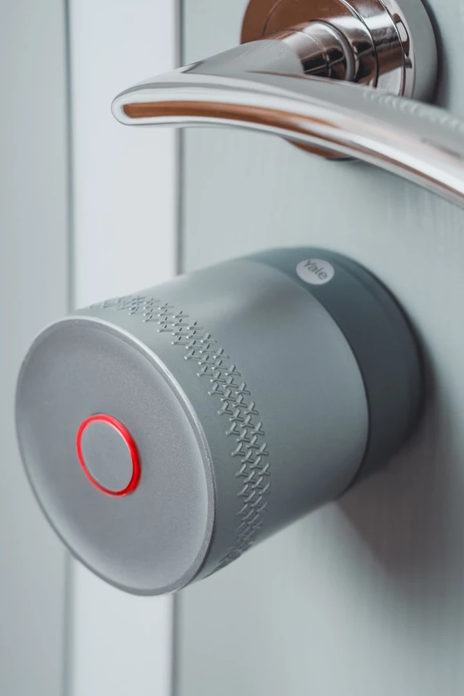 Yale Linus Smart Lock L2 Lite - išmanioji durų spyna (sidabrinė)