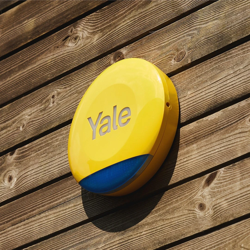 „Yale“ išmaniosios signalizacijos pradinis rinkinys, 6 elementai - Valdymo blokas, Sirena, Klaviatūra, Nuotolinio valdymo pultas, Judesio jutiklis, Langų/durų jutiklis
