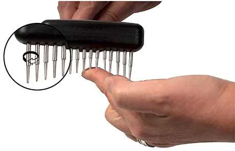 Show Tech Twist & Cling šukos-grėblys besisukančiais dantukais sąvėloms šukuoti, 11 cm