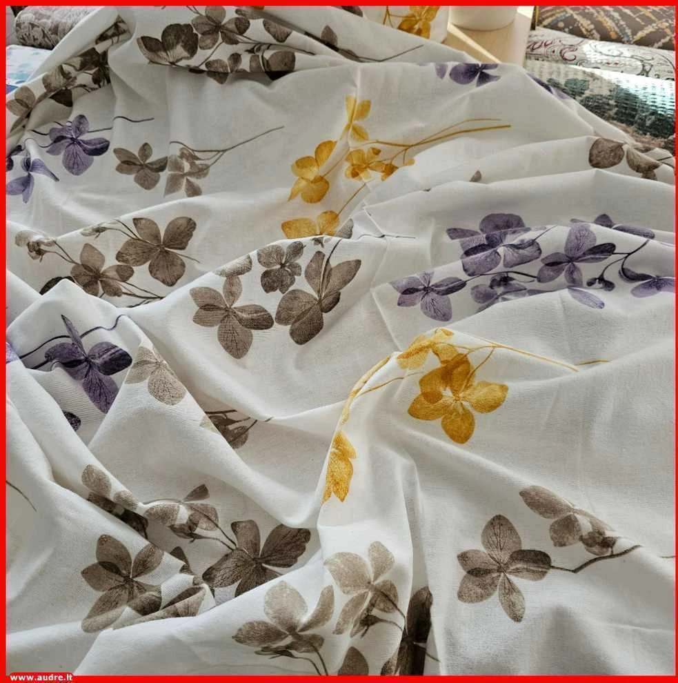 Flanelės audinio paklodė su guma - 200x200+20cm.
