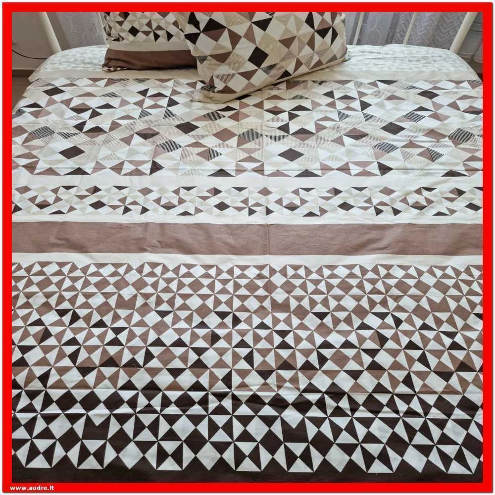 100 proc. medvilnės patalynės komplektas - Antklodės užvalkalas 220x200 cm. +2 pagalvės užvalkalai 50x70 cm. be užtrauktuko.