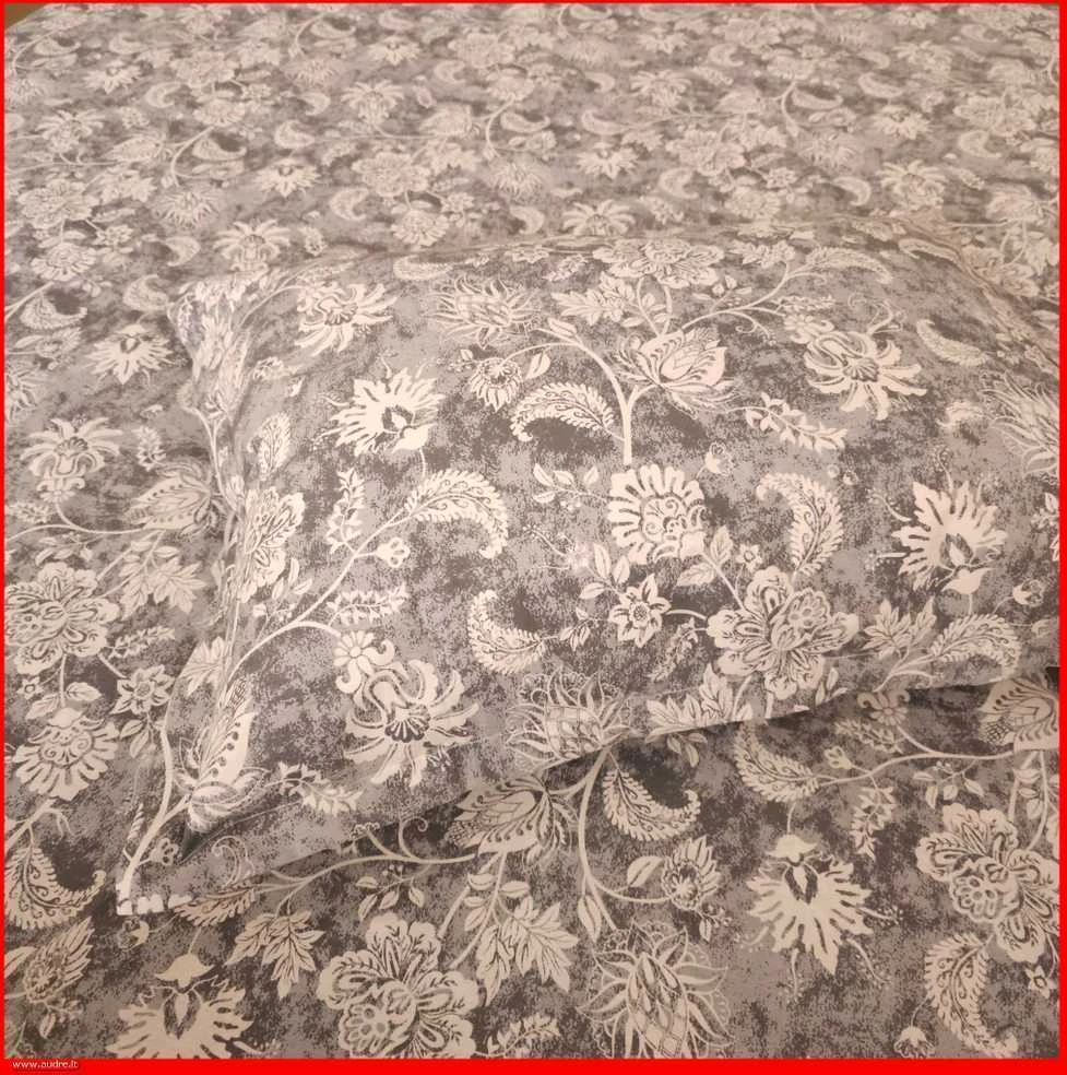100 proc. medvilnės patalynės komplektas - Antklodės užvalkalas 220x200 cm. +2 pagalvės užvalkalai 50x70 cm. be užtrauktuko.