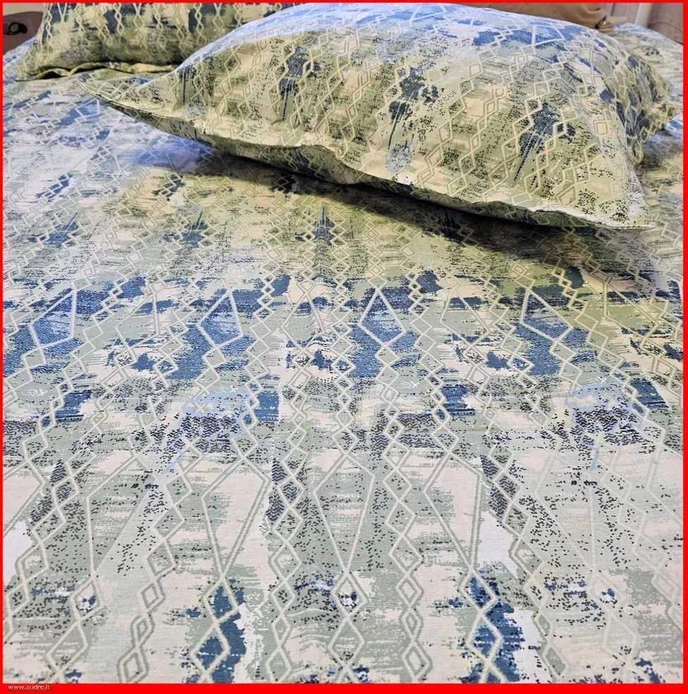 100 proc. medvilnės patalynės komplektas - Antklodės užvalkalas 200x200 cm. + 2 pagalvės užvalkalai 50x70 cm.
