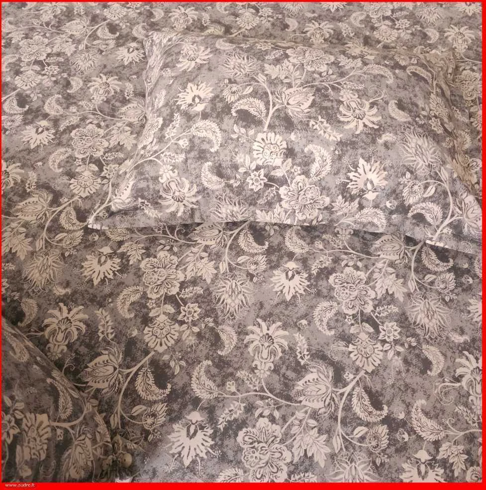 100 proc. medvilnės patalynės komplektas - Antklodės užvalkalas 220x200 cm. +2 pagalvės užvalkalai 50x70 cm. be užtrauktuko.