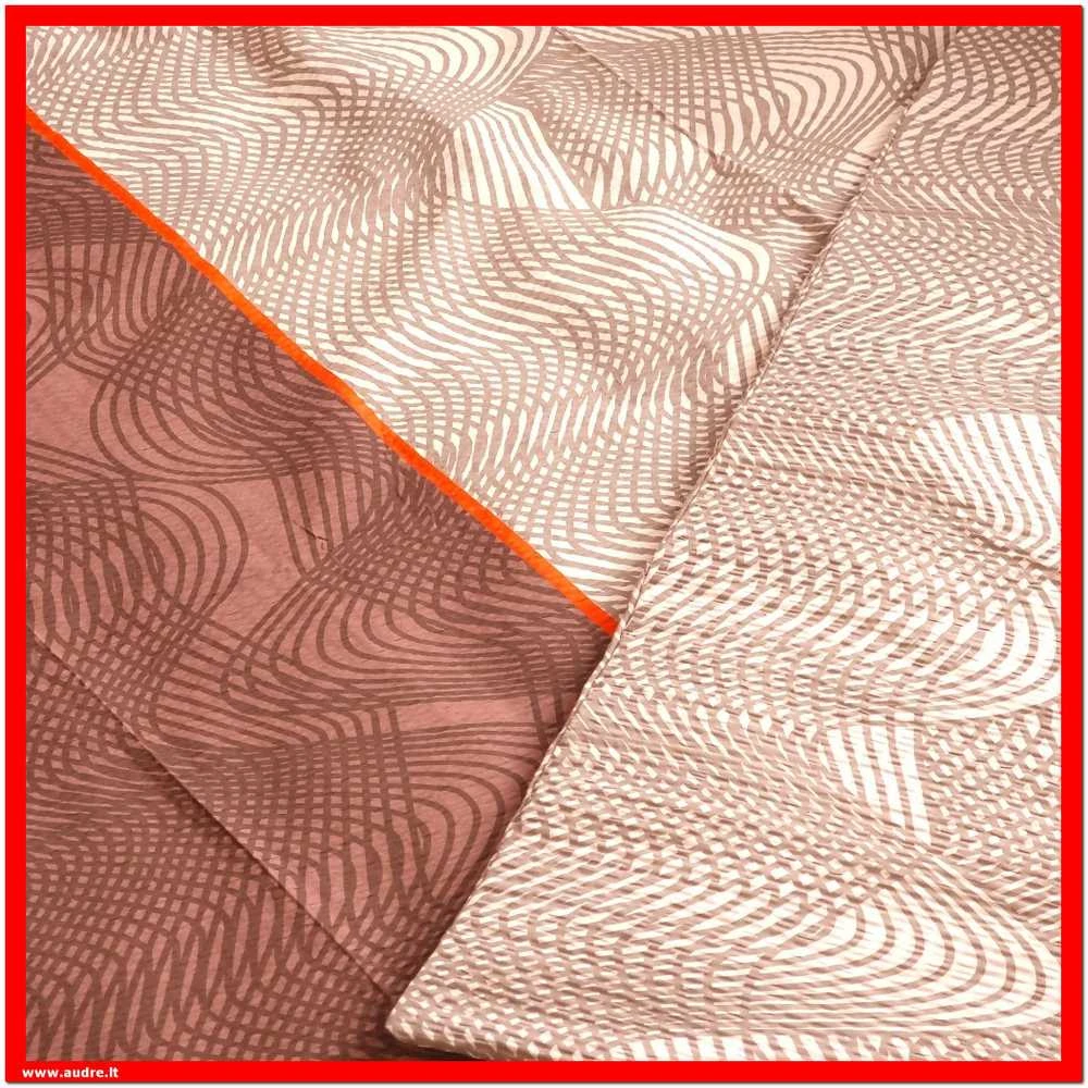 Glamžyto medvilninio audinio antklodės ir pagalvės užvalkalų patalynės komplektas - Antklodės užvalkalas 200x200 cm. + pagalvės užvalkalai 50x70 cm. (2 vnt.)