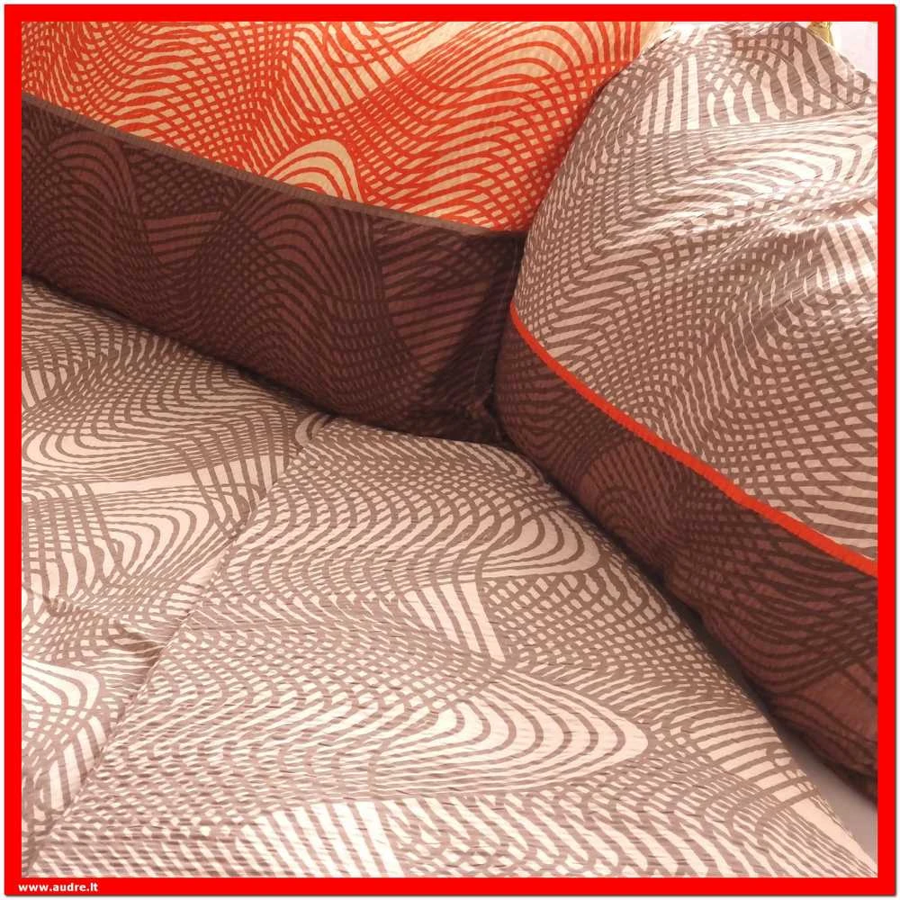 Glamžyto medvilninio audinio antklodės ir pagalvės užvalkalų patalynės komplektas - Antklodės užvalkalas 200x200 cm. + pagalvės užvalkalai 50x70 cm. (2 vnt.)