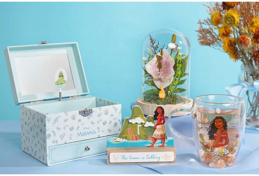 Widdop Co Disney Princess Vaiana Moana florals in a clonche with neon light