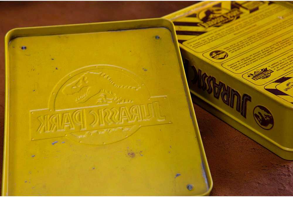 Doctor Collector Jurassic Park Welcome Kit Standard metal box replica