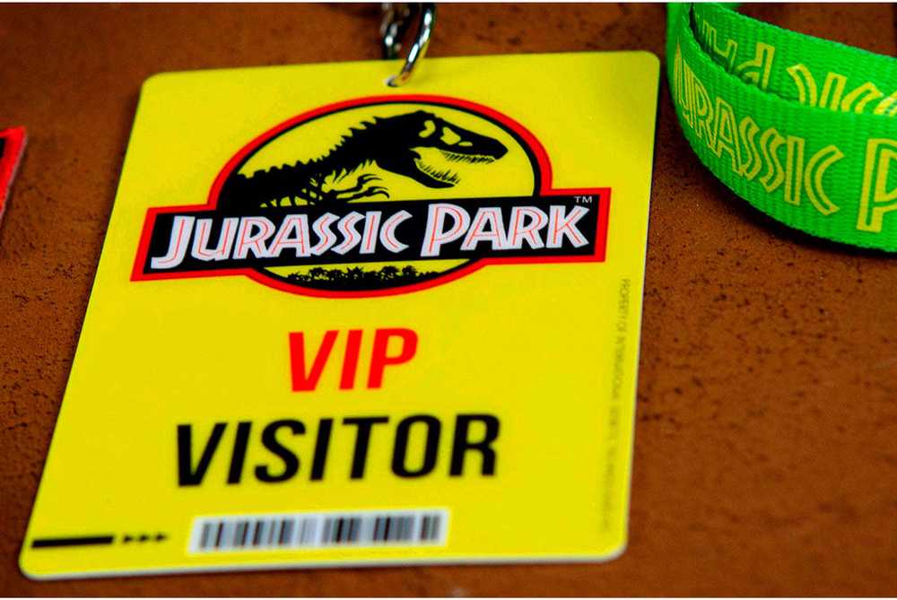 Doctor Collector Jurassic Park Welcome Kit Standard metal box replica