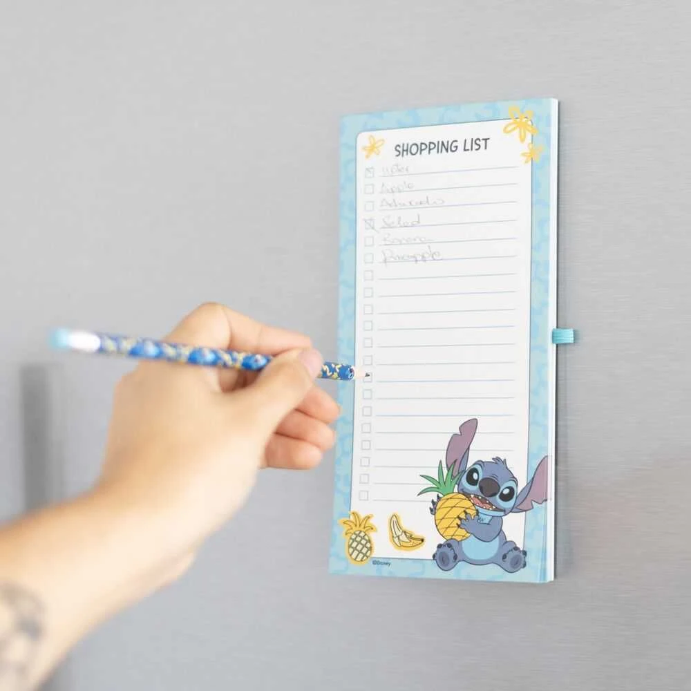 ERIK „Disney Stitch Tropical“ – magnetinė užrašų knygelė / pirkinių sąrašas šaldytuvui + pieštukas (10 x 21 cm)
