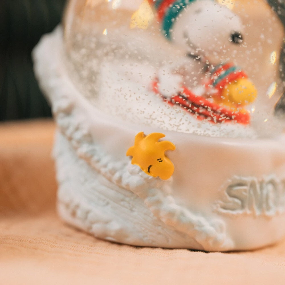 ERIK Snoopy stiklo sniego burbulas dovanų dėžutėje