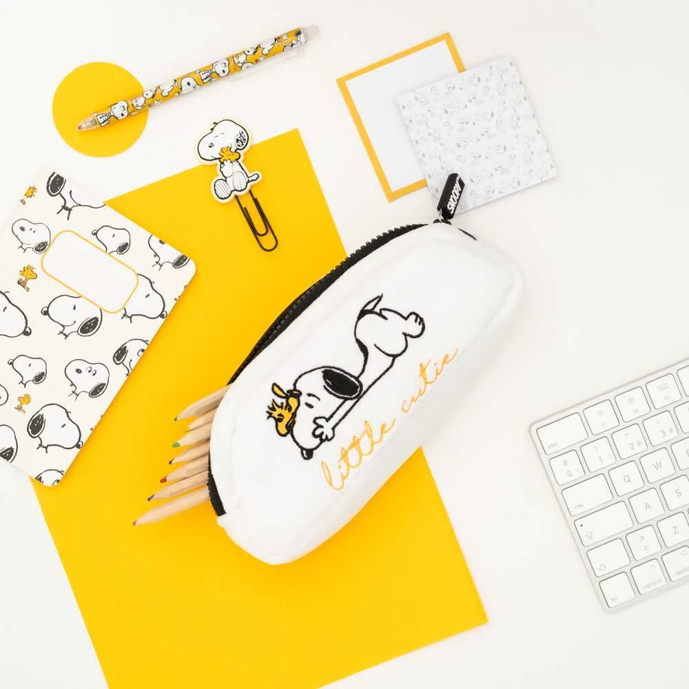 Snoopy - pliušinis pieštukų dėklas aksesuarams iš „Lazy Days“ kolekcijos