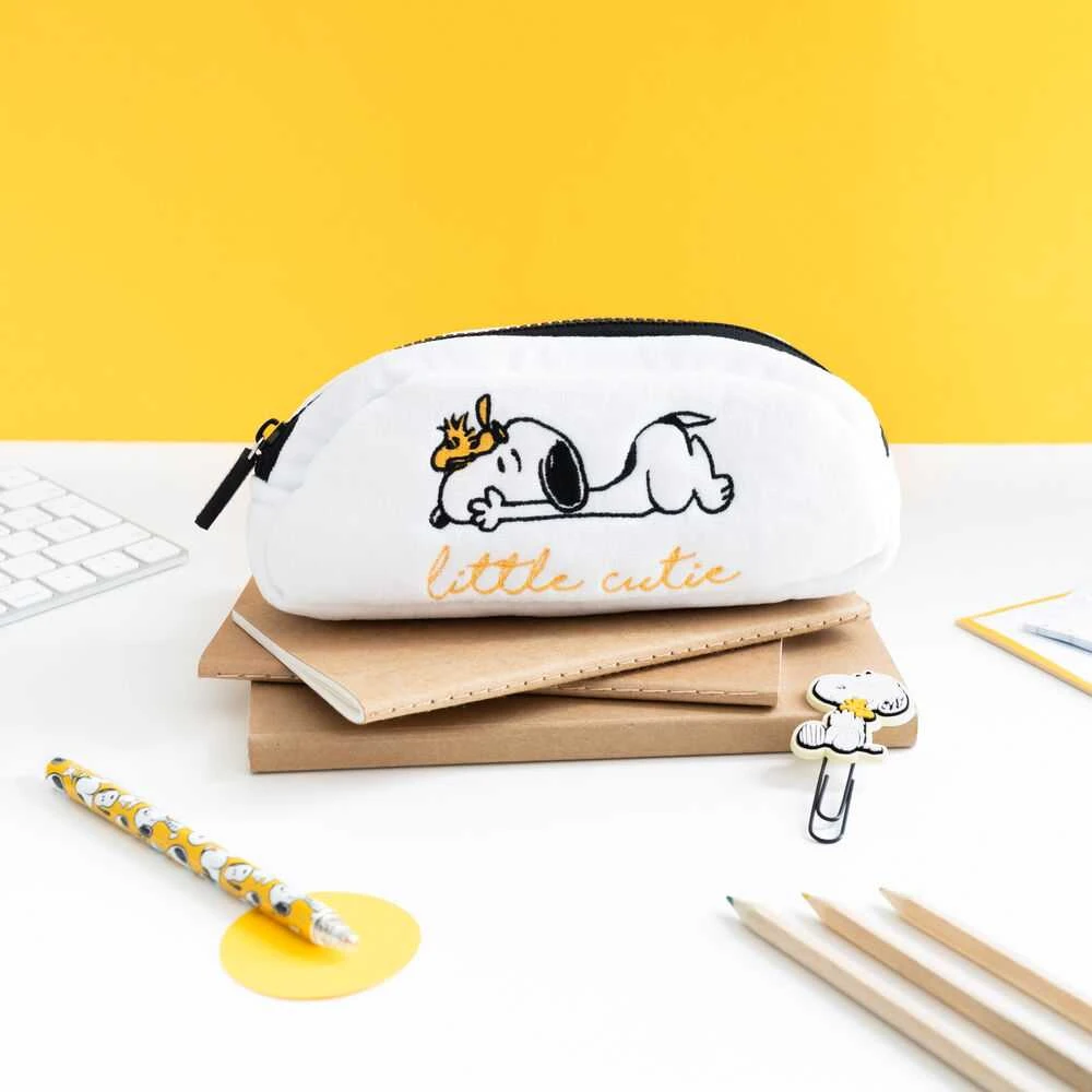 Snoopy - pliušinis pieštukų dėklas aksesuarams iš „Lazy Days“ kolekcijos