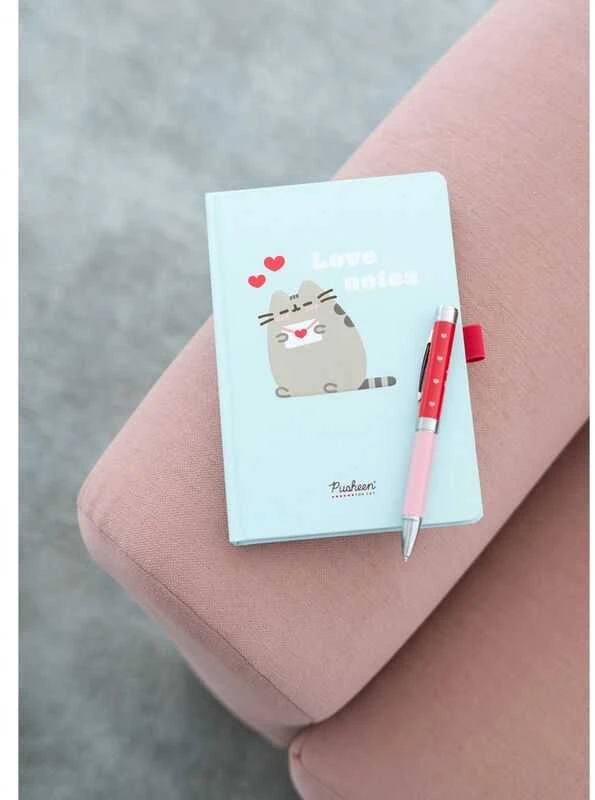 Pusheen Purfect Love Collection A5 Premium užrašų knygutė su šviečiančiu rašikliu