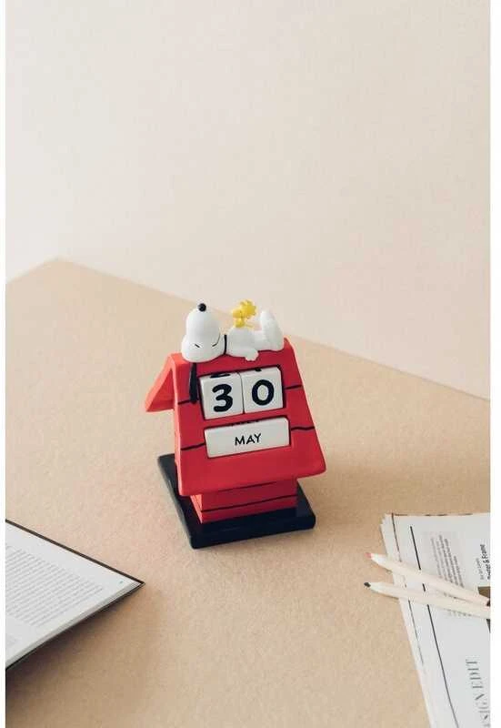 ERIK Snoopy Doghouse 3D perpetual calendar