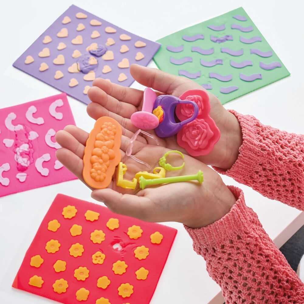 Hasbro „Play-Doh Barbie Gėlės ir gėlių ornamentai, užpildai modelino rinkiniui“