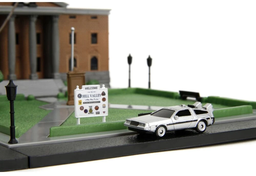 Jada Toys Back To The Future Hill Valley Courthouse Square diorama replica