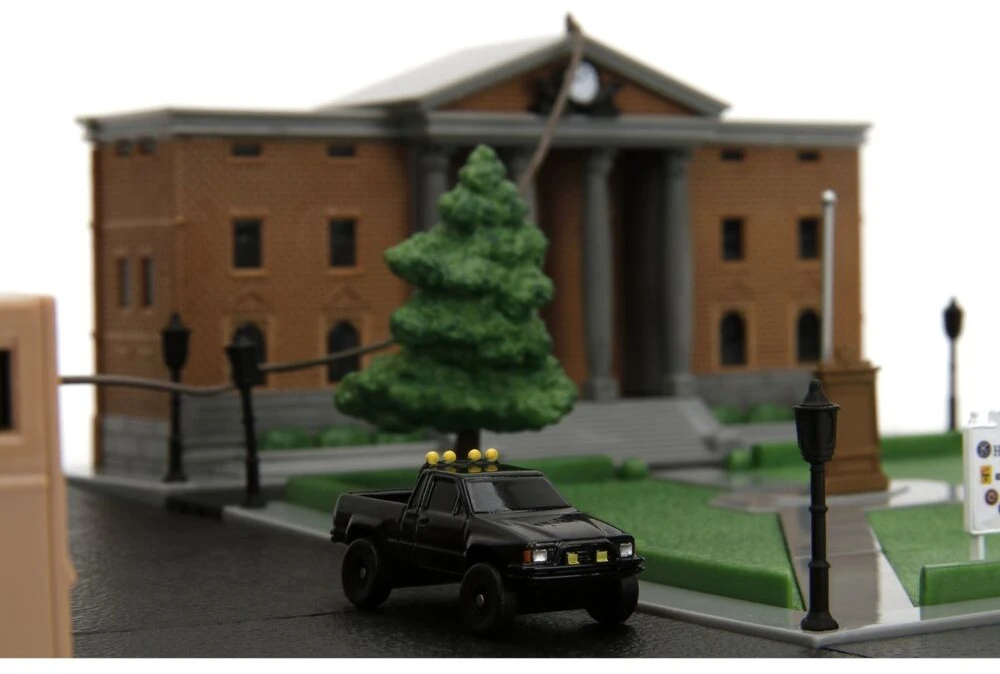 Jada Toys Back To The Future Hill Valley Courthouse Square diorama replica