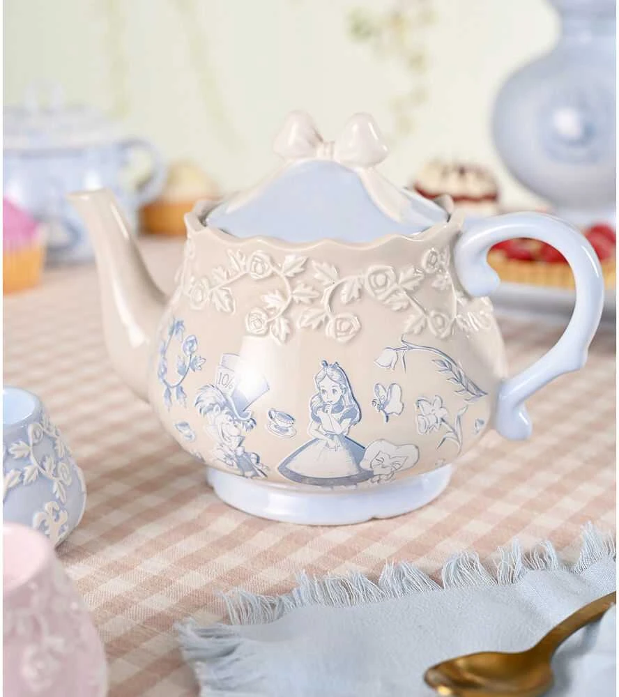 Widdop Co Disney Alice in Wonderland tea pot