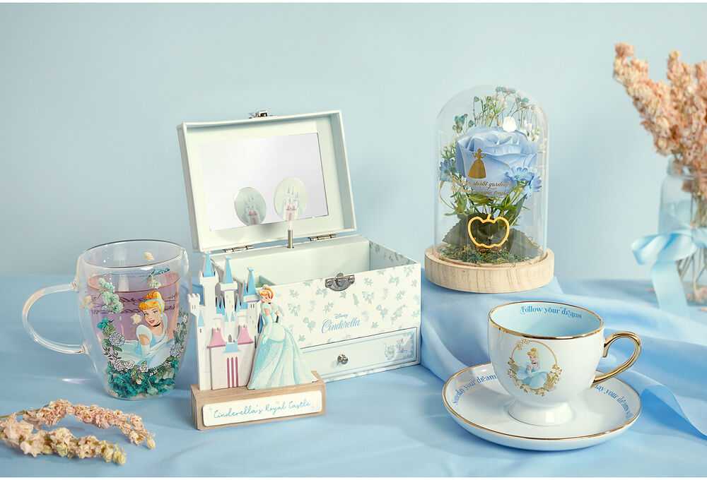 Widdop Co Disney Princess Cinderella floral decorative glass mug