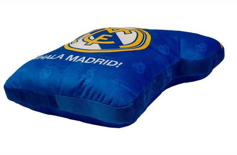 Real Madrid pagalvė su futbolo klubo simbolika