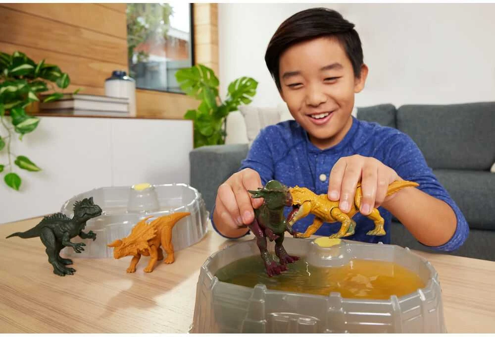 Mattel JURASSIC WORLD rinkinys su spalvų keitimo funkcija – Kovų arena (JDC59)
