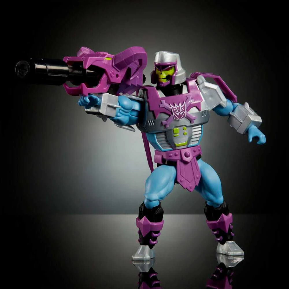 Mattel Masters of the Universe x Transformers Megatron Armor Skeletor figure 14cm