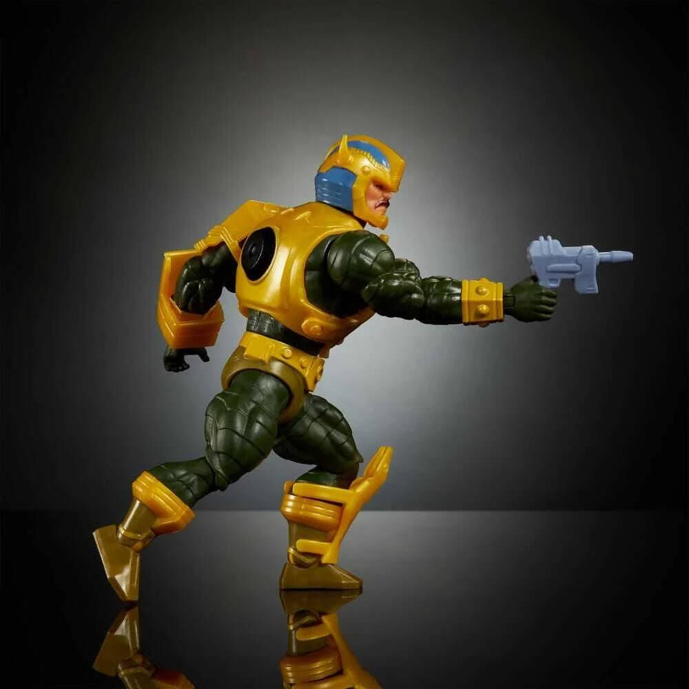 Mattel Masters of the Universe x Transformers Bumblebee Armor Man-At-Arms figure 14cm