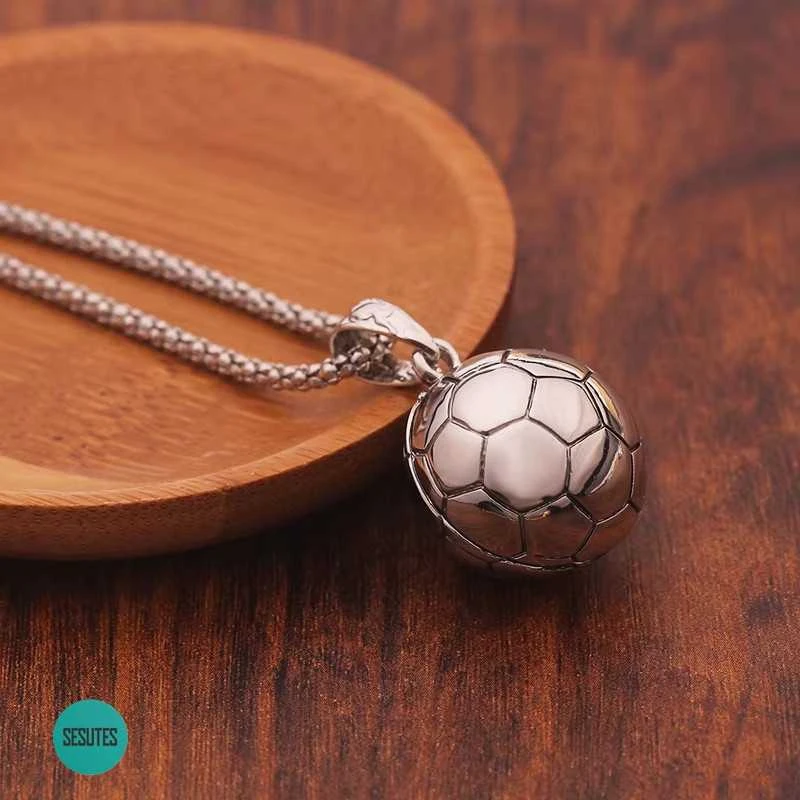 Grandinėlė su pakabuku , Futbolas