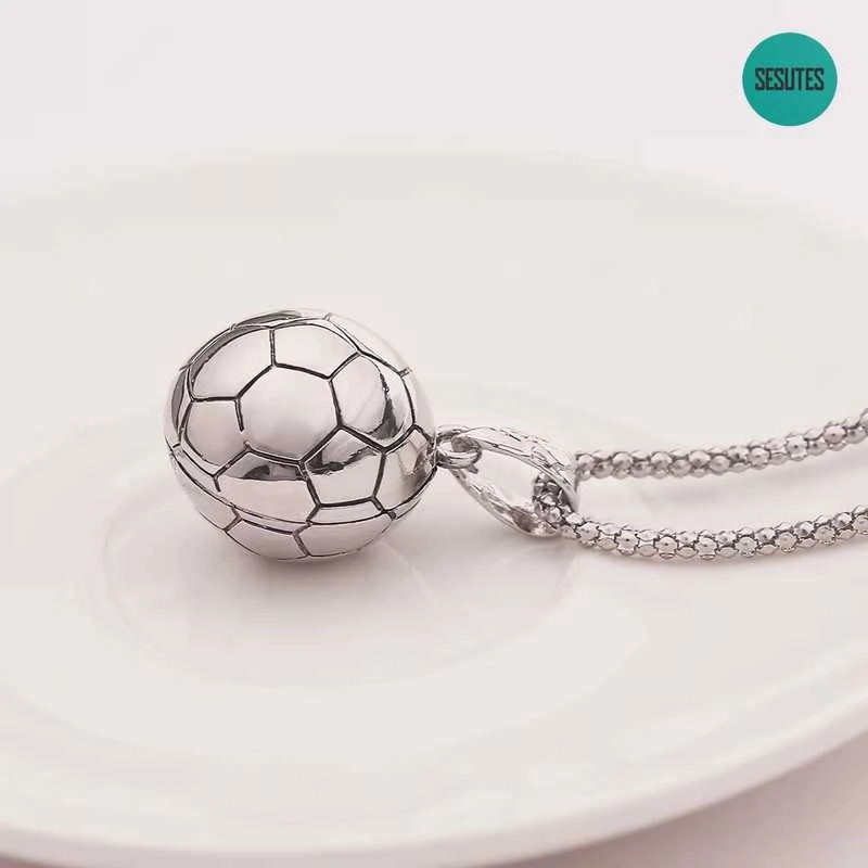 Grandinėlė su pakabuku , Futbolas