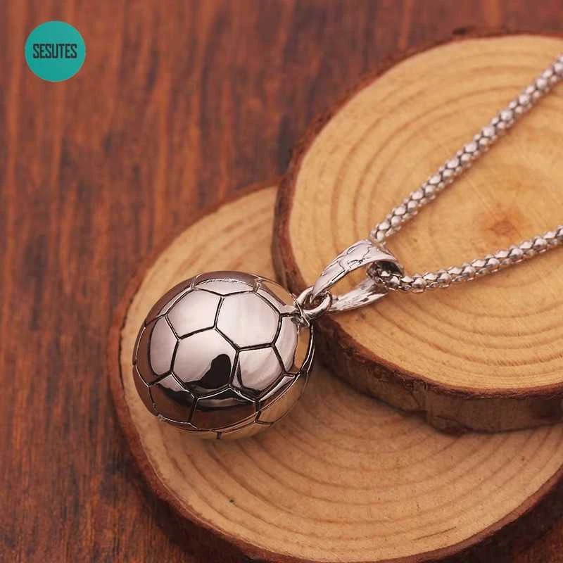 Grandinėlė su pakabuku , Futbolas