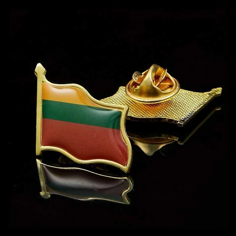 Metalinė sagė , ženkliukas , Lietuvos vėliava