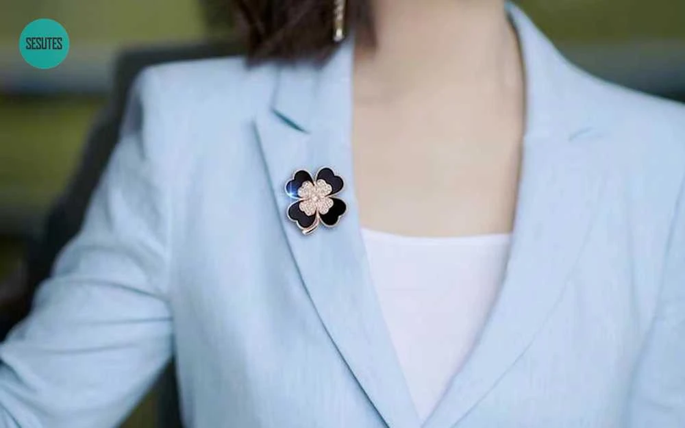 Unikalaus dizaino sagė , Juodas Clover