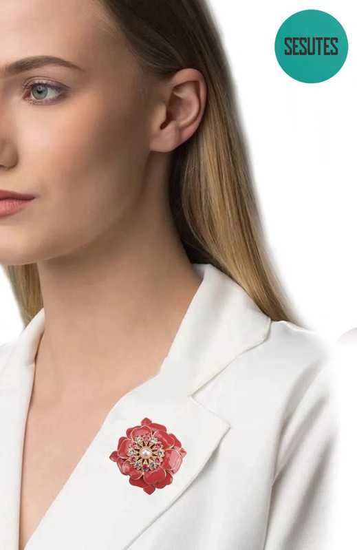 Unikalaus dizaino sagė , Raudona gėlė