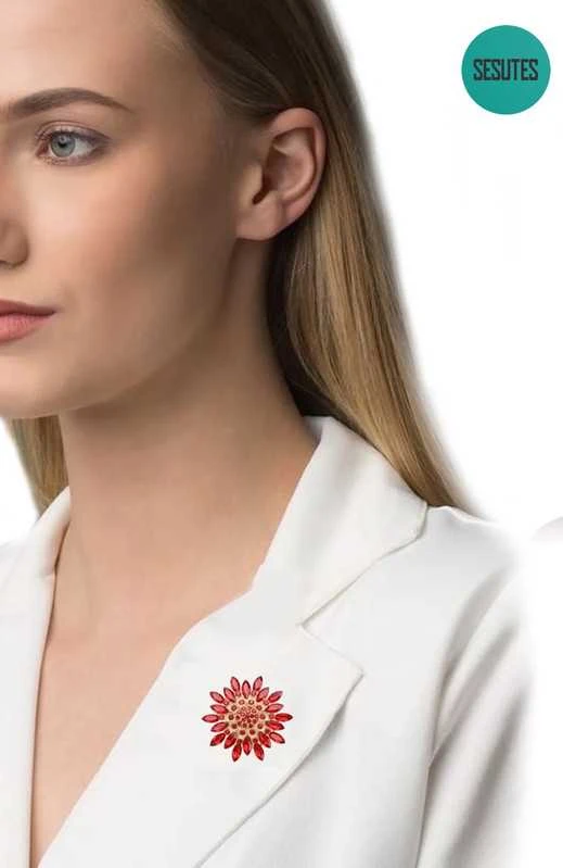 Unikalaus dizaino sagė , Raudona gėlė