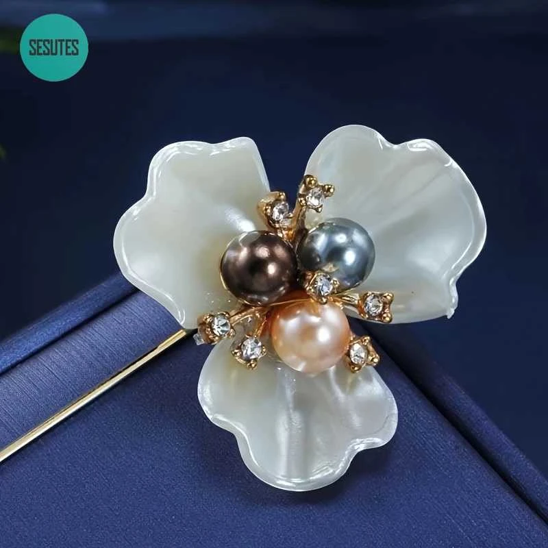 Unikalaus dizaino sagė , Three pearls