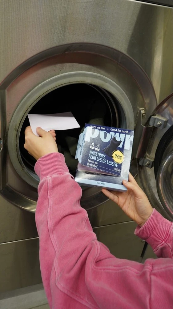 Skalbimo lapeliai POWR, juodiems ir tamsiems skalbiniams, 40 lapelių, visų tipų audiniams, be mikroplastiko