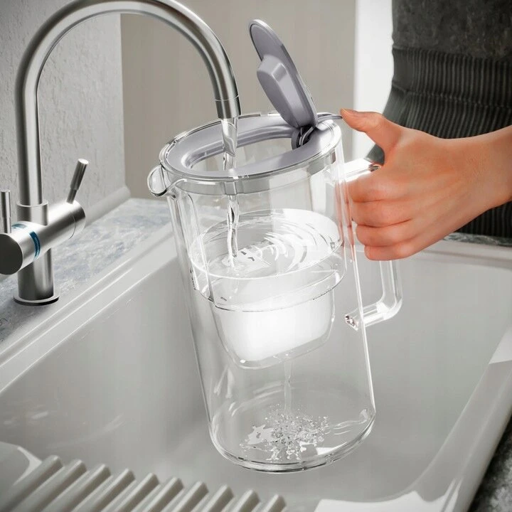 Vandens filtravimo ąsotis Aquaphor Glass 2,5L, pilkas, su 6 vnt vandens filtrų