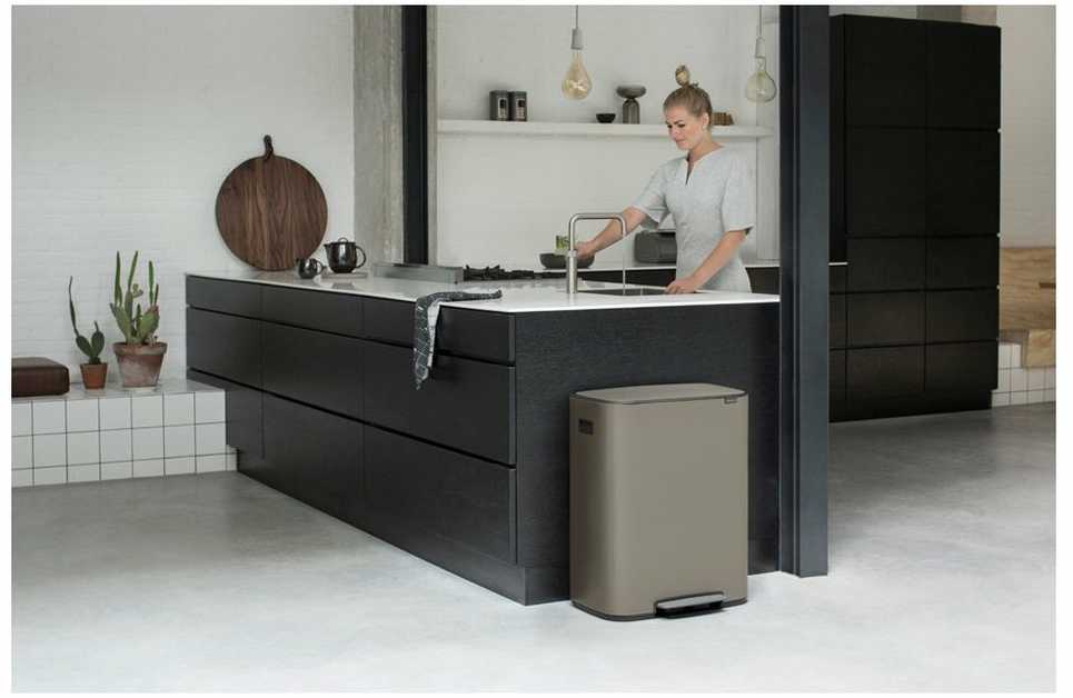 Brabantia Šiukšlių dėžė su pedalu, Bo 60L - platinos spalvos