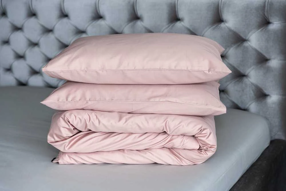 MIEGO GURU PREMIUM satino patalynės komplektas “Pudra” (TC300) 180x200cm