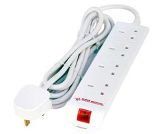„MicroConnect MC-UKSURGESTRIP4-5M“ viršįtampių apsaugos maitinimo juosta 4 lizdai 5m Baltas